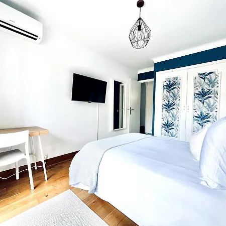 B001 Contemporain Au Coeur De
